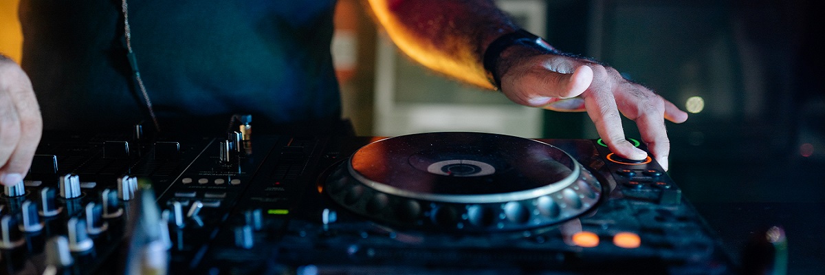 Free Mixxx OBS Studio VirtualDJ Winamp streaming software collection for Shoutcast Icecast radio broadcasting