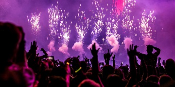 Global map showing unlimited worldwide audience reach with Shoutcast Net streaming